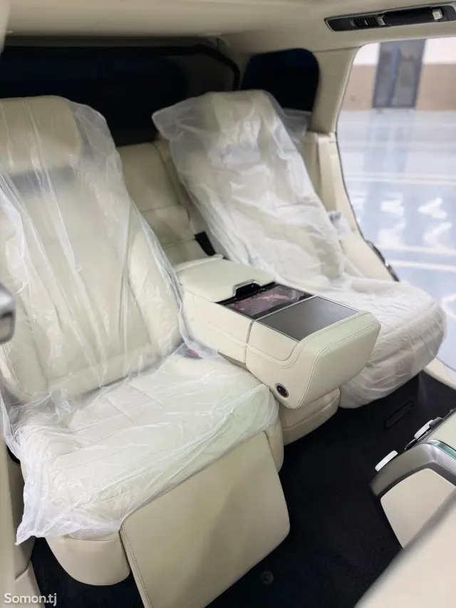 Land Rover Vogue 2024 · 4.4 AT