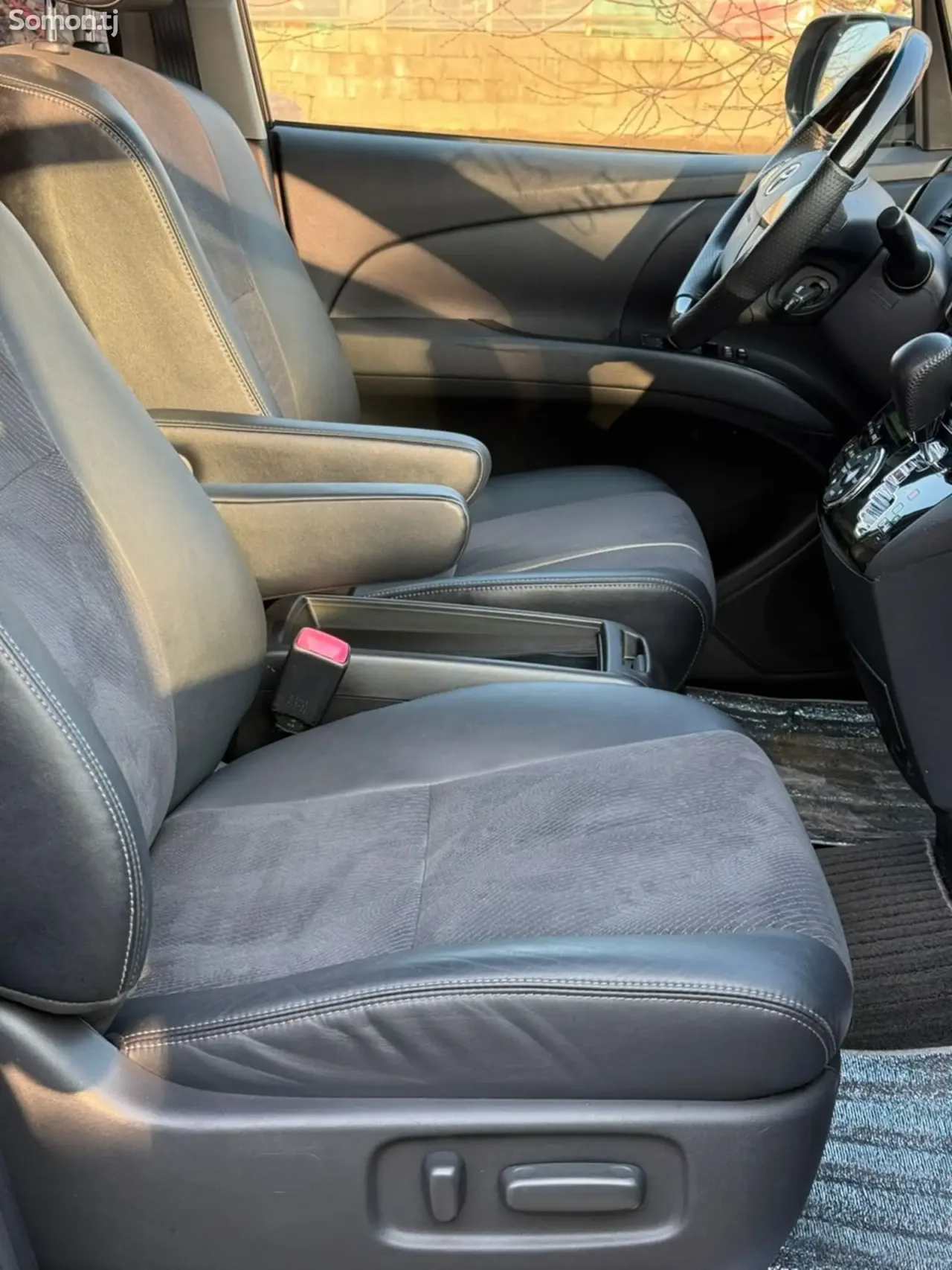 Toyota Estima 2014 · 2.4 AT