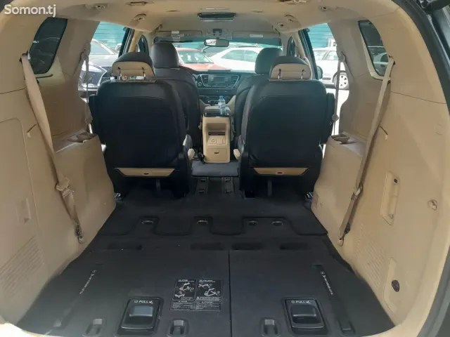 Kia Sedona 2015 · 3.3 AT