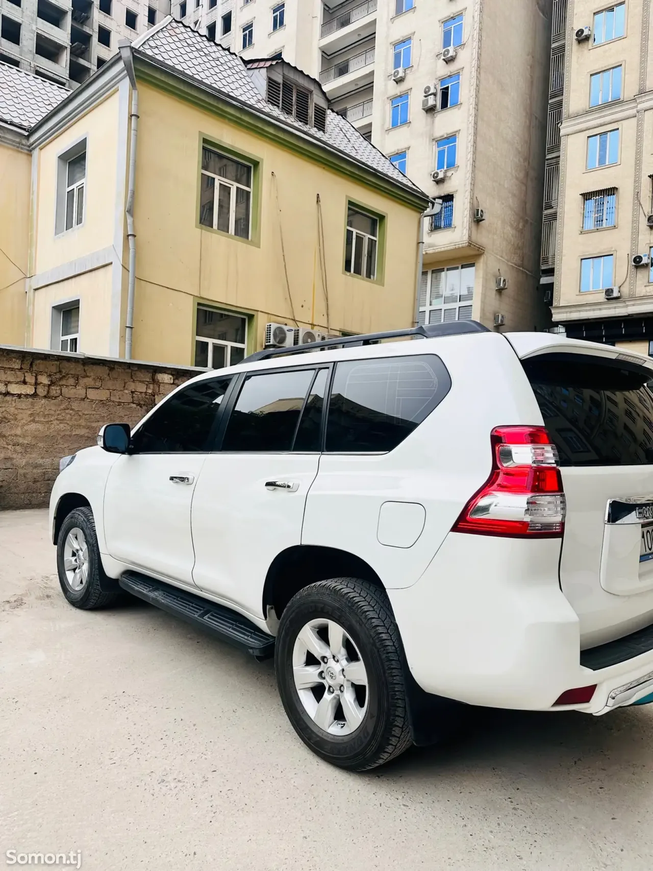 Toyota Land Cruiser Prado 2015 · 0.4 AT