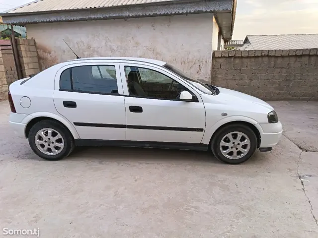 Opel Astra G 2001 · 1.6 AT
