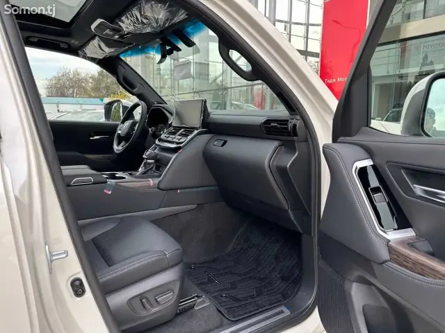 Toyota Land Cruiser 2025 · 3.5 AT