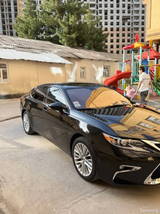 Lexus ES series 2016 · 3.5 AT