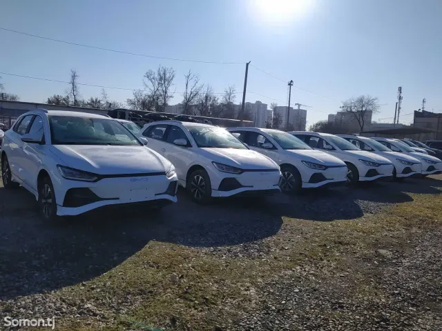 BYD E2 2025 · AT