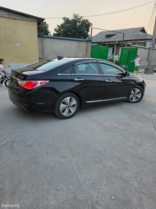 Hyundai Sonata 2015 · 2.4 AT