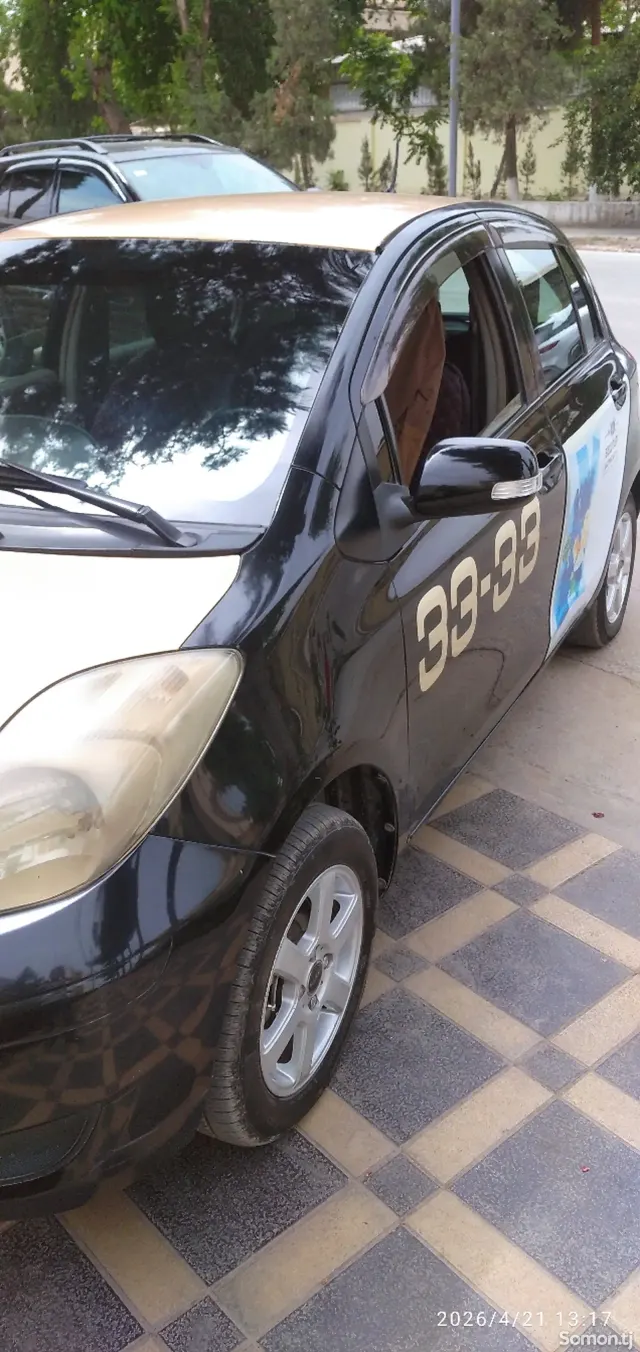 Toyota Vitz 2010 · 1.1 AT