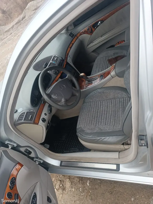 Mercedes-Benz E class 2002 · 3.2 AT