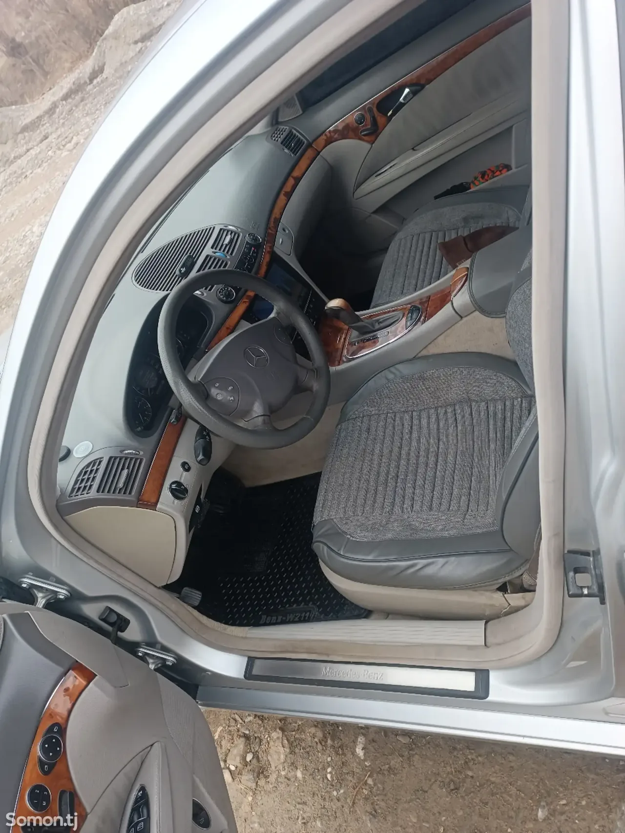 Mercedes-Benz E class 2002 · 3.2 AT