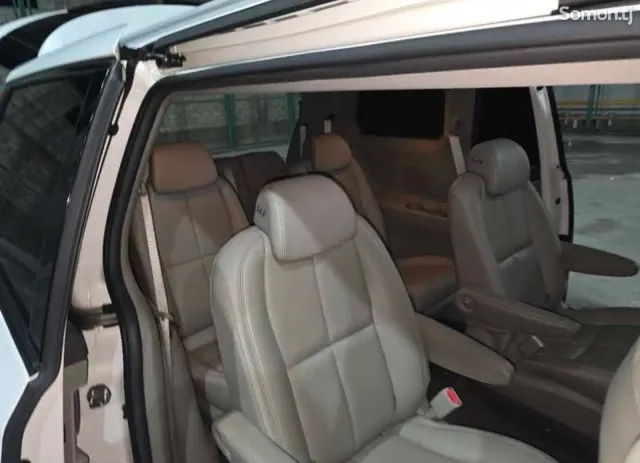 Kia Carnival 2016 · 2.2 AT