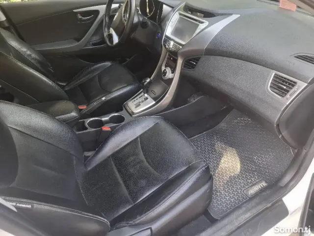 Hyundai Avante 2012 · 1.6 AT