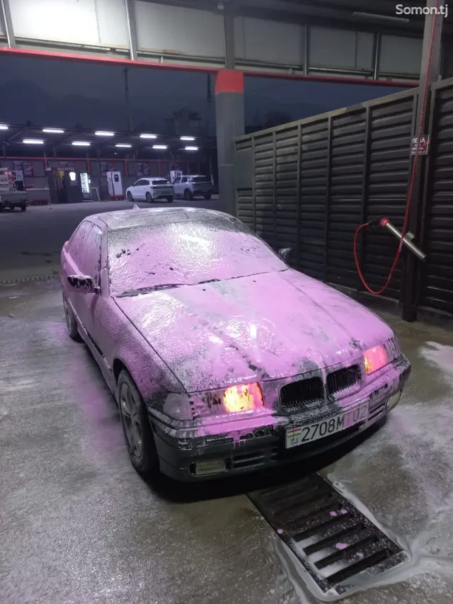 BMW 3 series 1993 · 1.6 MT