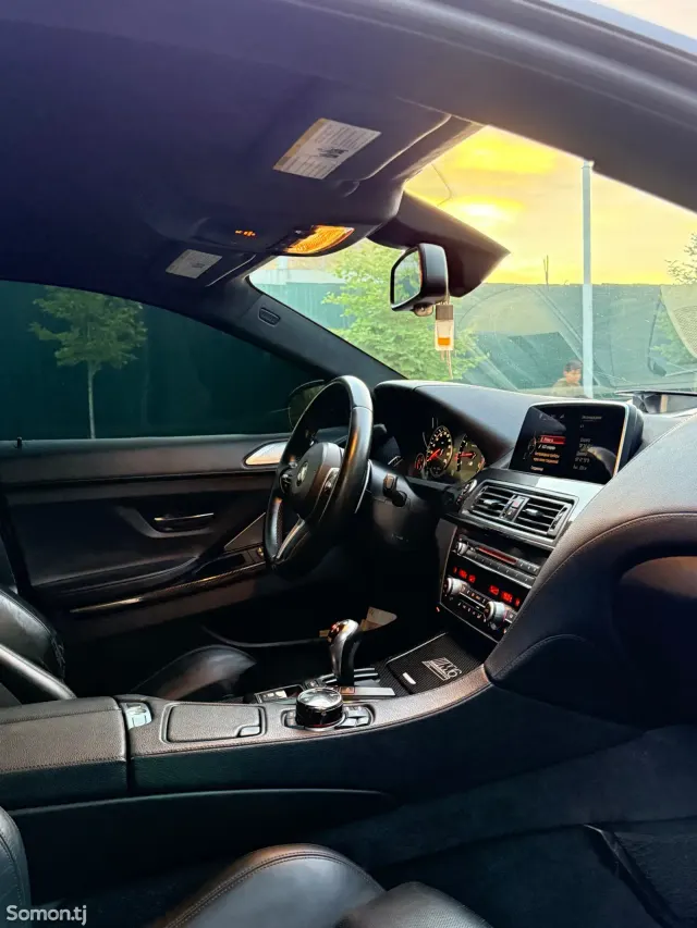 BMW M6 2014 · 4.4 AMT
