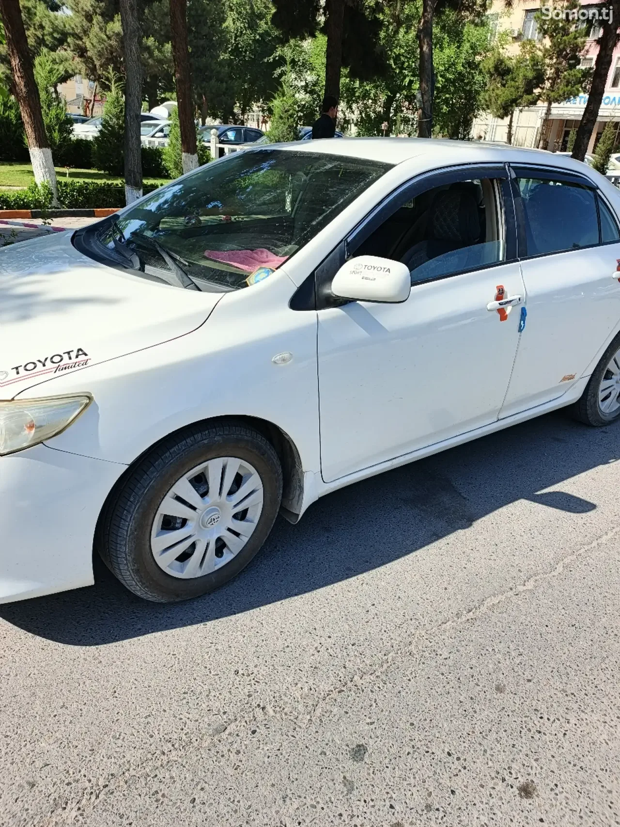 Toyota Alphard 2008 · 1.6 MT