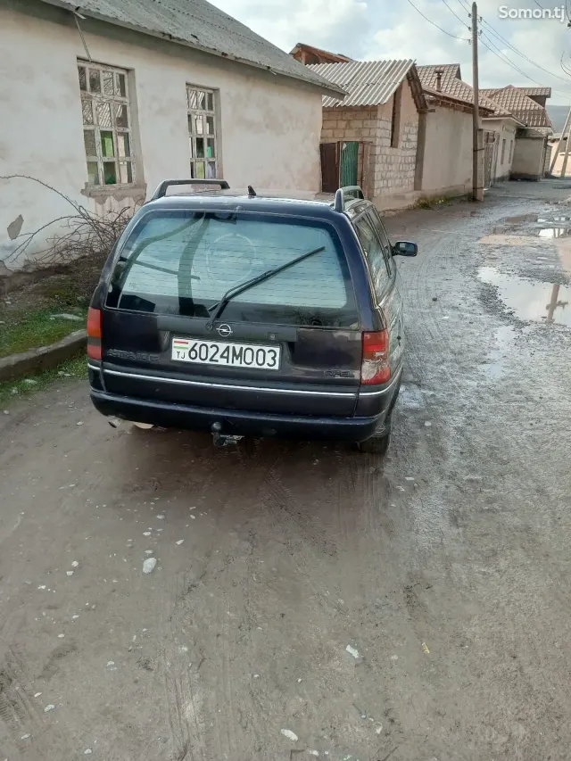 Opel Astra F 1994 · 1.6 MT