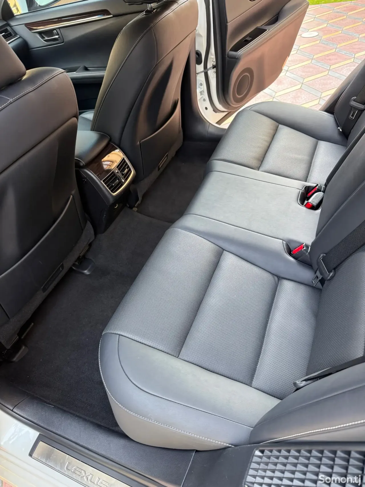 Lexus ES series 2016 · 3.0 AT