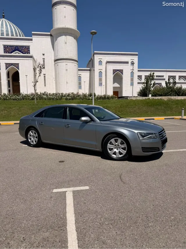 Audi A8 2011 · 4.2 AT