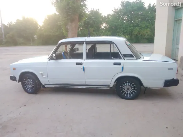 Lada (ВАЗ) 2107 2003 · 1.6 MT