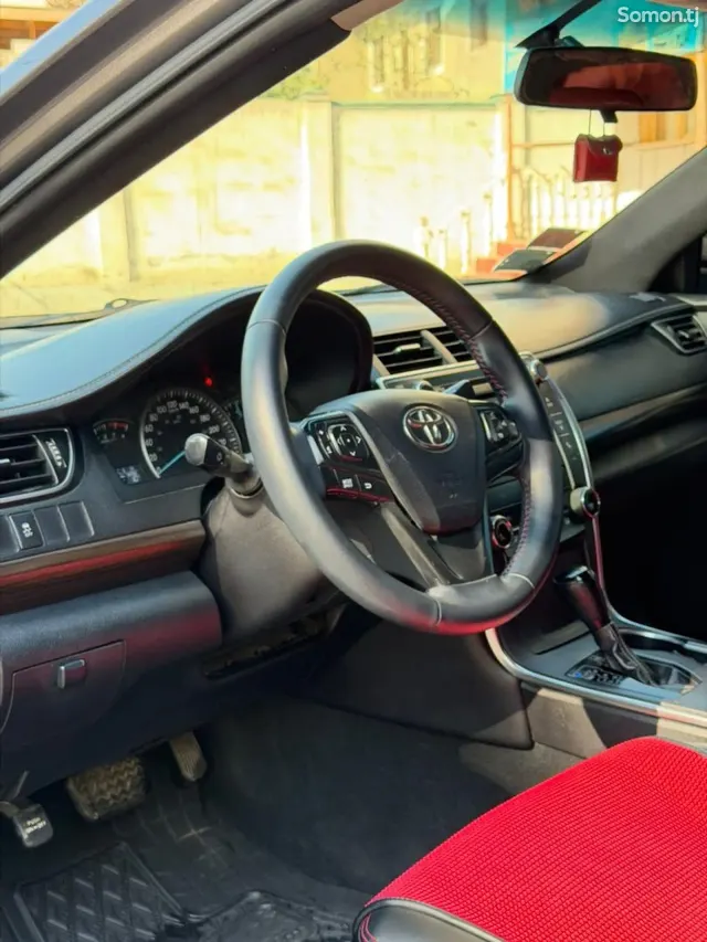 Toyota Camry 2017 · 2.5 AT