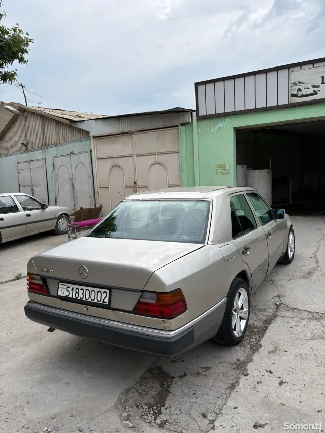 Mercedes-Benz W124 1991 · 2.5 MT