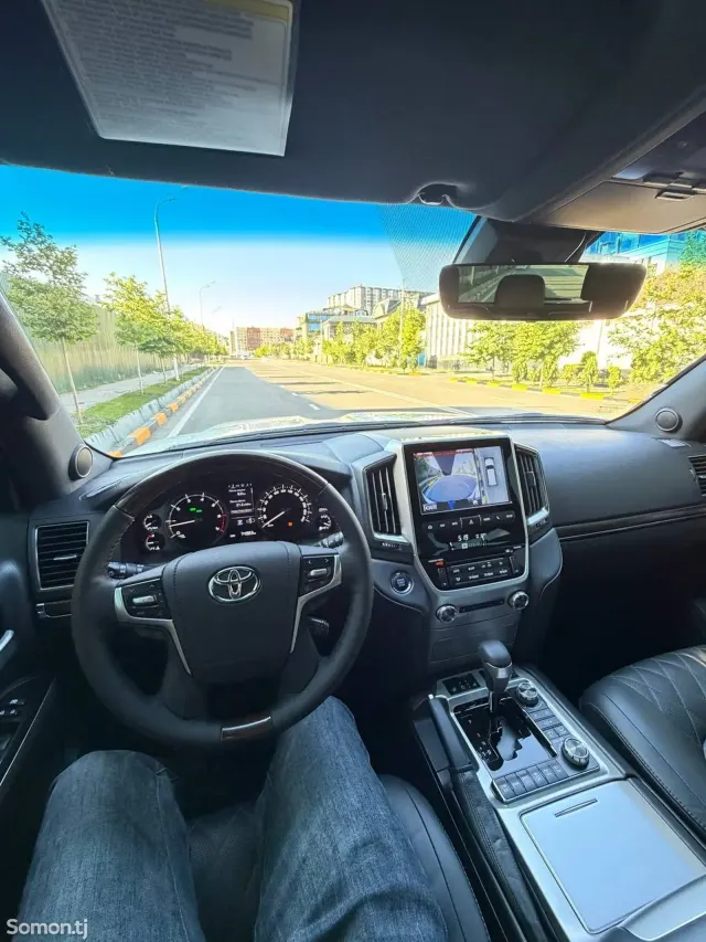 Toyota Land Cruiser 2019 · 4.6 AT