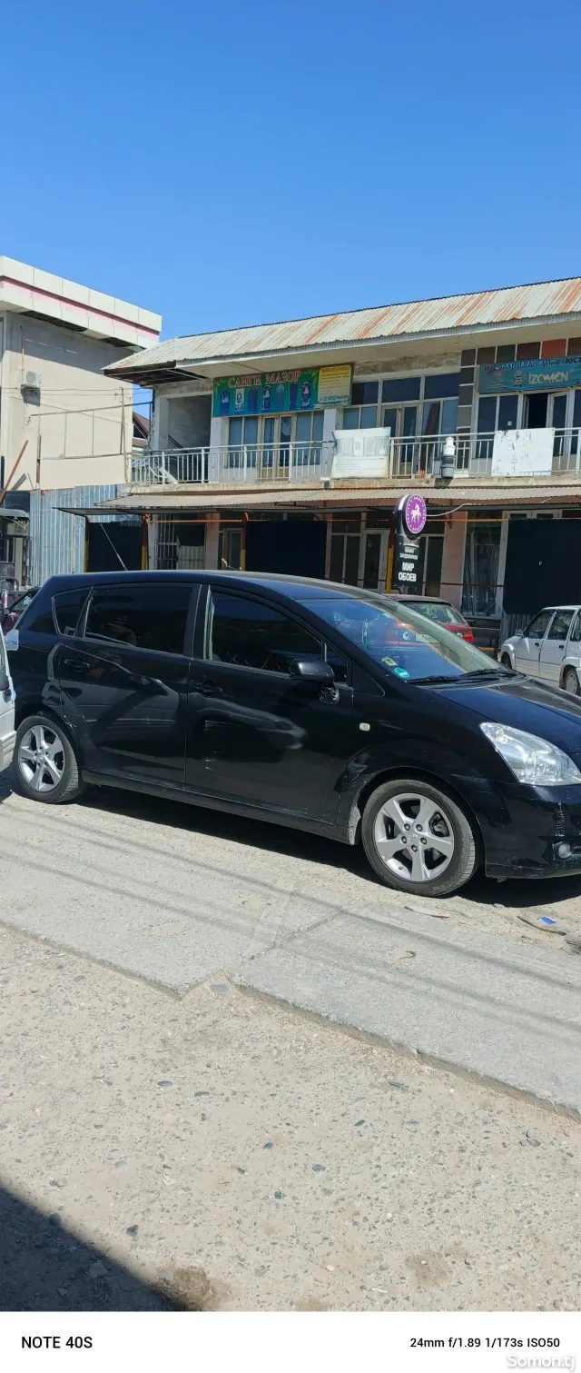 Toyota Corolla Verso 2006 · 2.2 MT