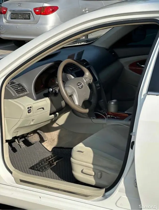 Toyota Camry 2008 · 2.4 AT