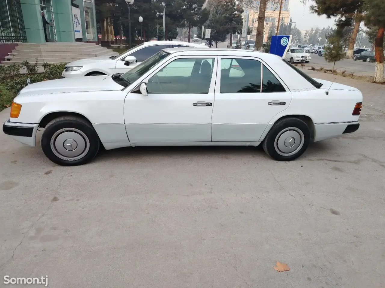 Mercedes-Benz W124 1991 · 2.0 MT