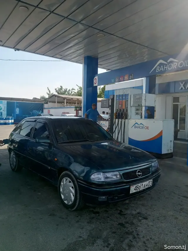 Opel Astra F 1997 · 1.6 MT