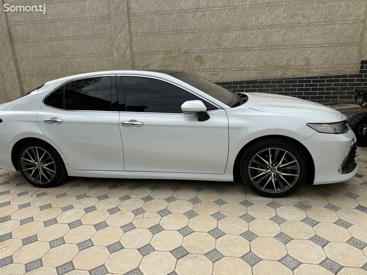 Toyota Camry 2018 · 2.5 AT