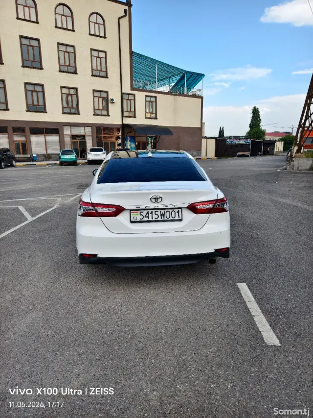 Toyota Camry 2020 · 2.0 AT