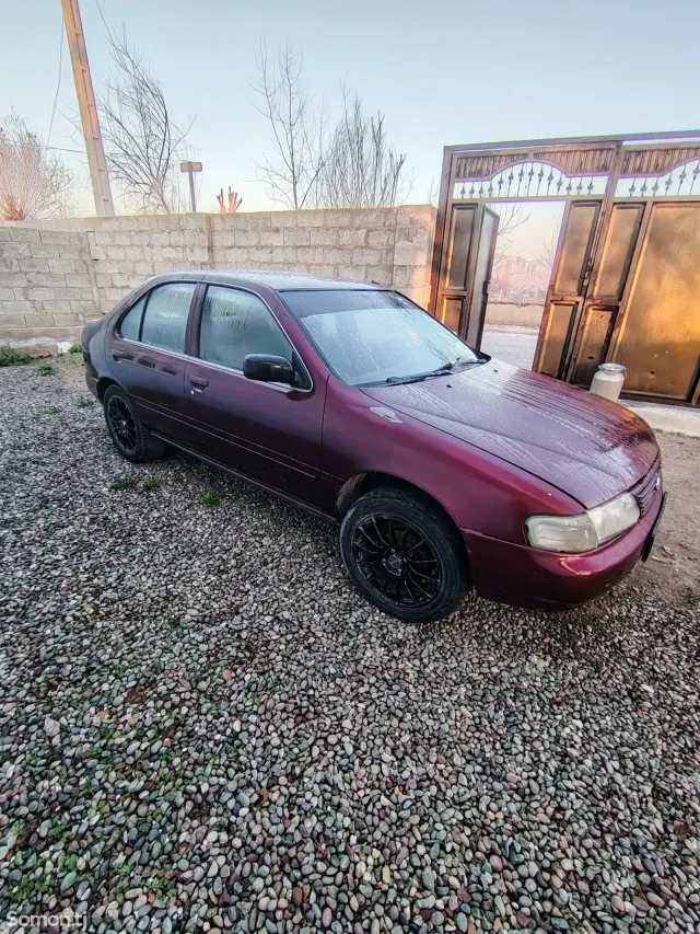 Nissan Altima 1995 · 1.6 MT