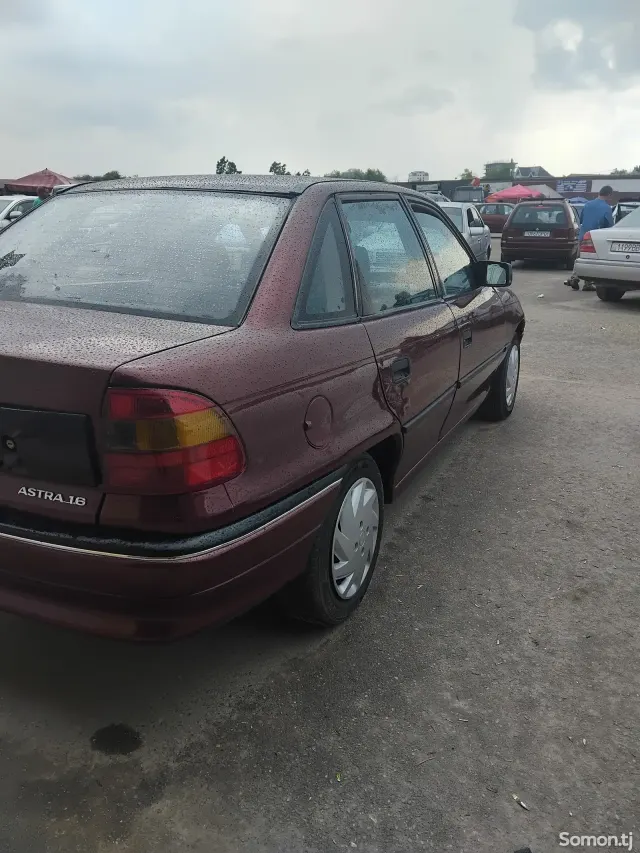 Opel Astra F 1993 · 1.6 MT