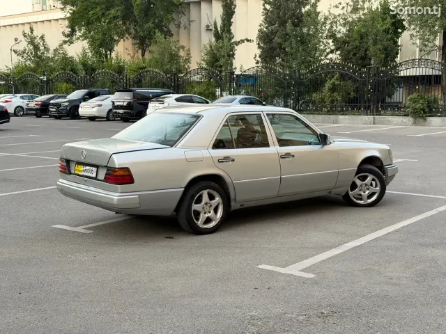 Mercedes-Benz W124 1993 · 3.0 AT