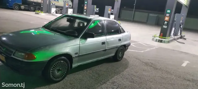 Opel Astra F 1992 · 1.6 MT