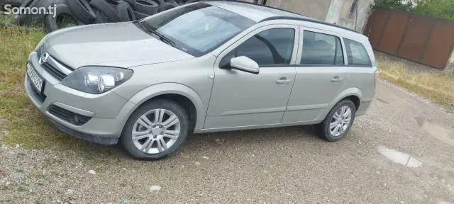 Opel Astra H 2006 · 1.6 MT