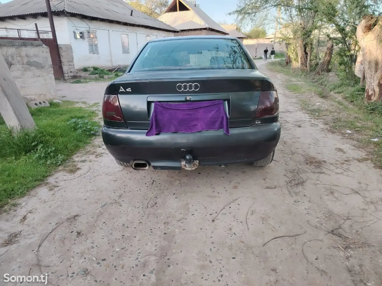 Audi A4 1995 · 1.6 MT