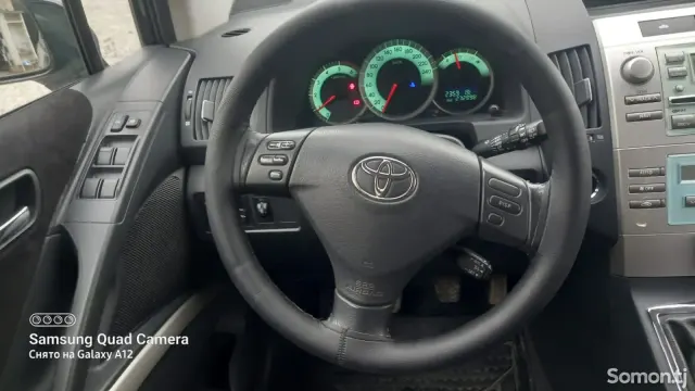 Toyota Corolla Verso 2006 · 2.2 MT