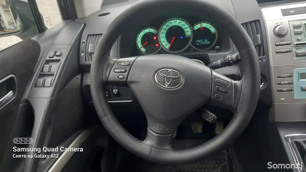 Toyota Corolla Verso 2006 · 2.2 MT