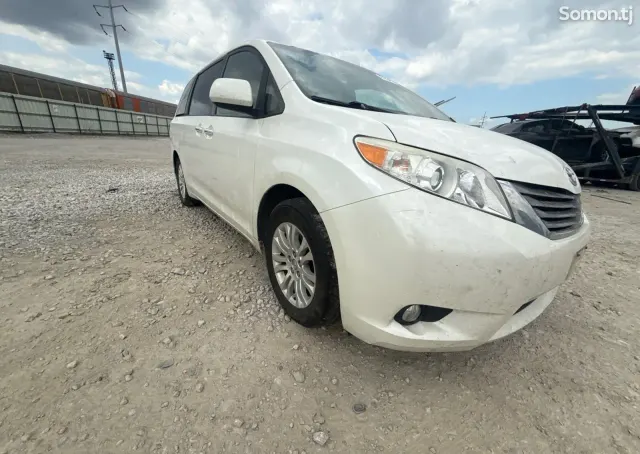 Toyota Sienna 2015 · 3.5 AT