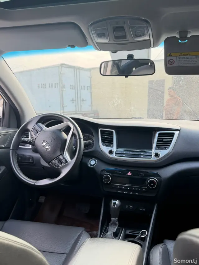 Hyundai Tucson 2015 · 1.6 AT