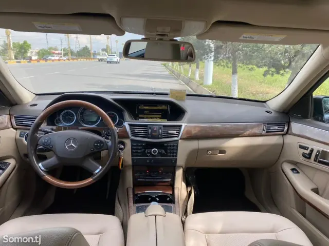 Mercedes-Benz E class 2011 · 3.5 AT