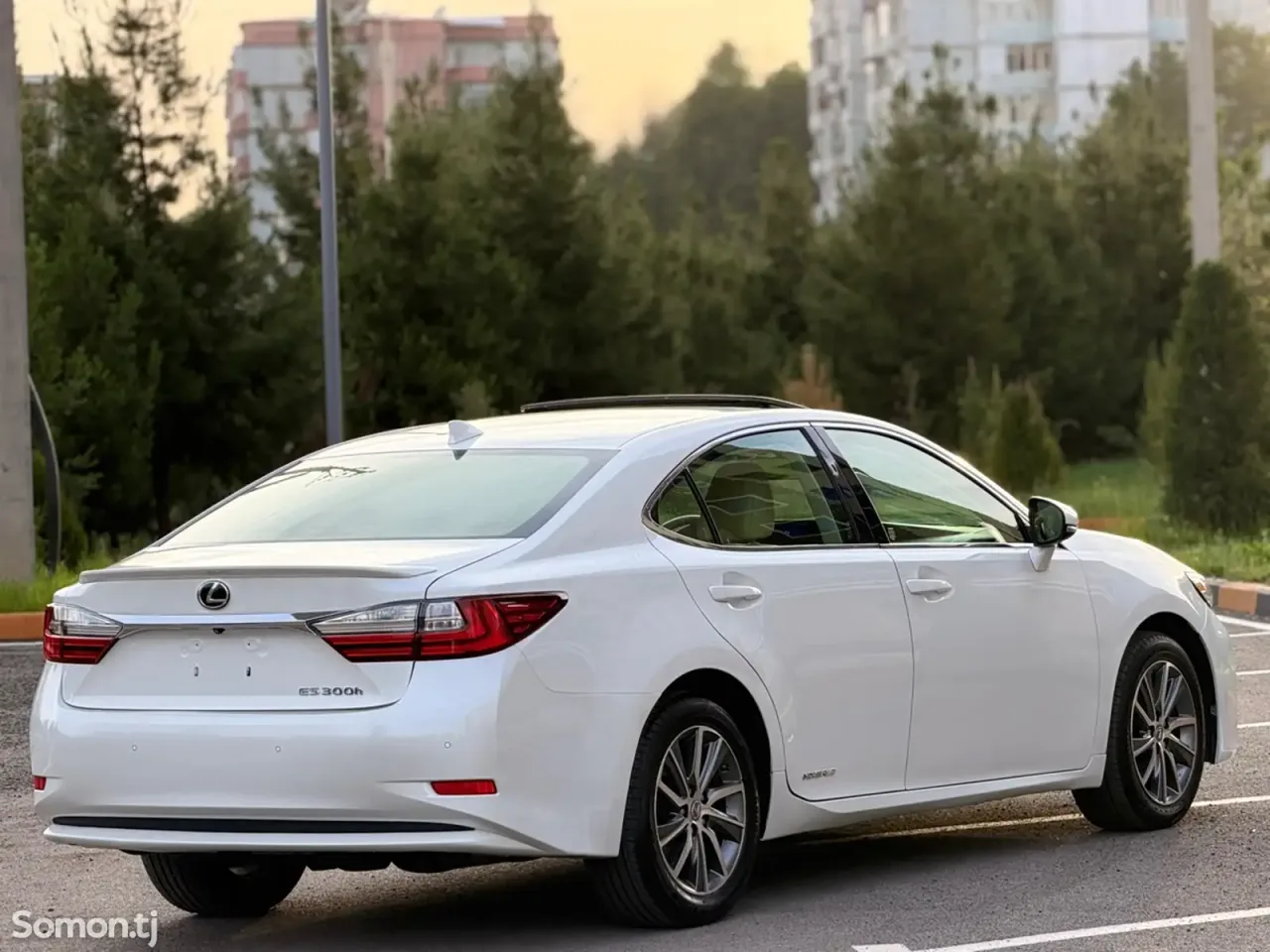 Lexus ES series 2016 · 2.5 AT