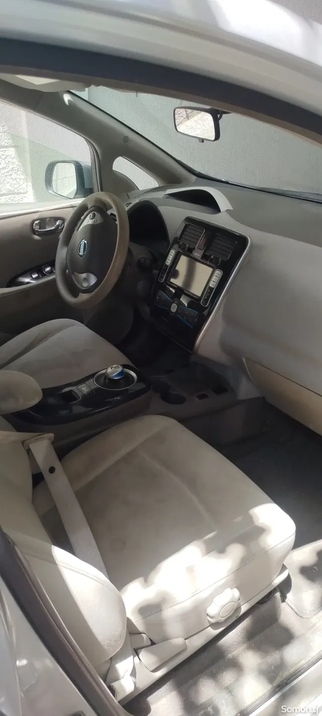 Nissan Leaf 2011 · AMT