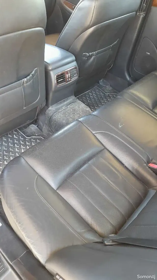 Hyundai Genesis 2010 · 3.3 AT