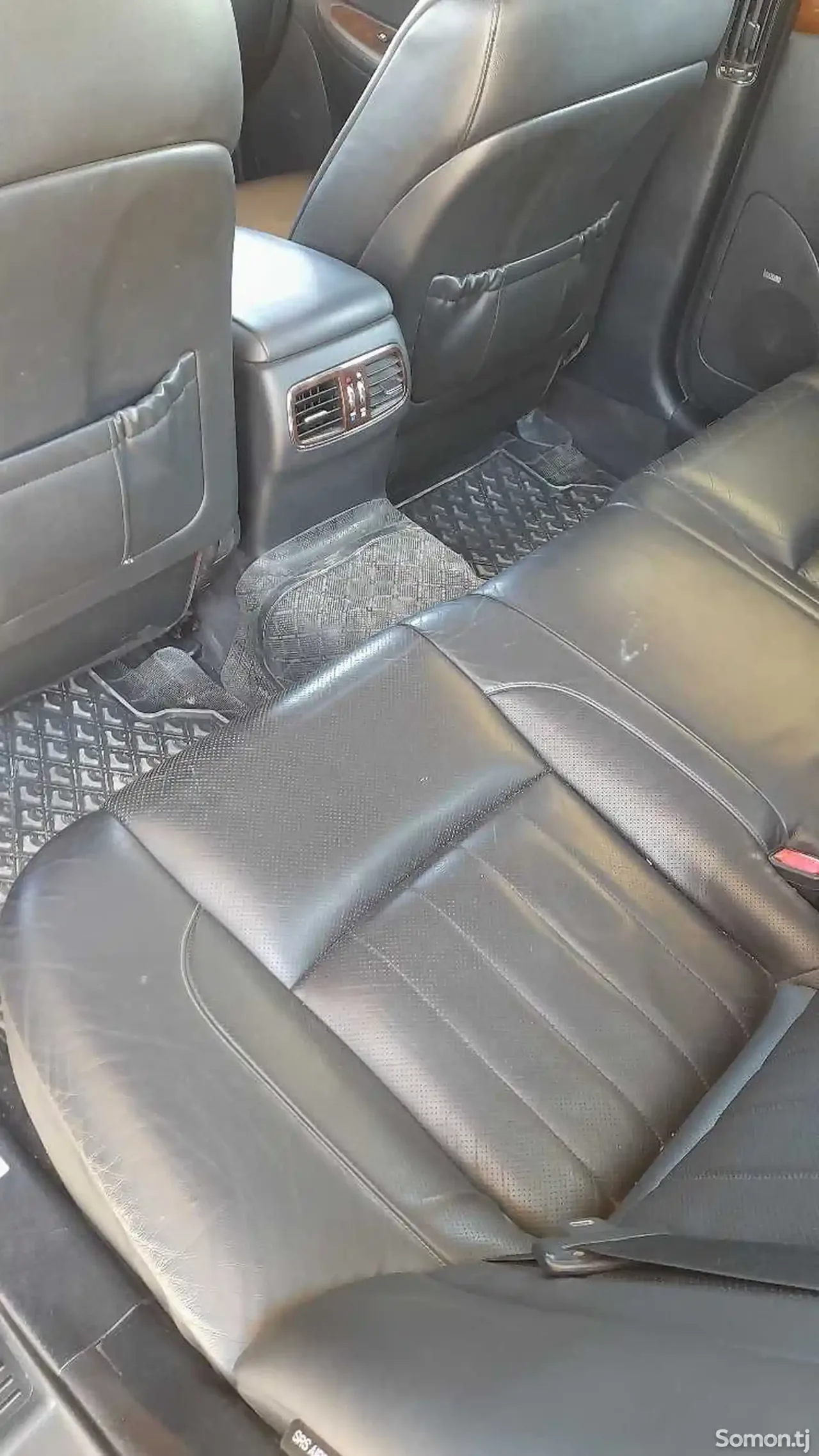 Hyundai Genesis 2010 · 3.3 AT