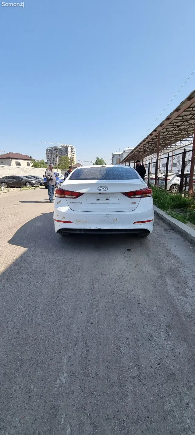 Hyundai Avante 2016 · 1.6 AT