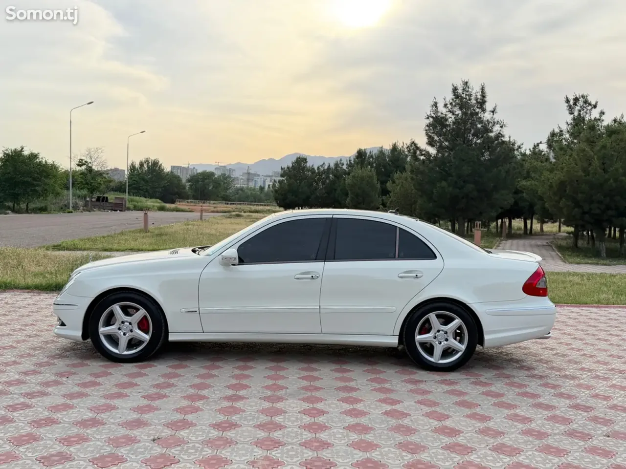 Mercedes-Benz E class 2009 · 3.5 AT