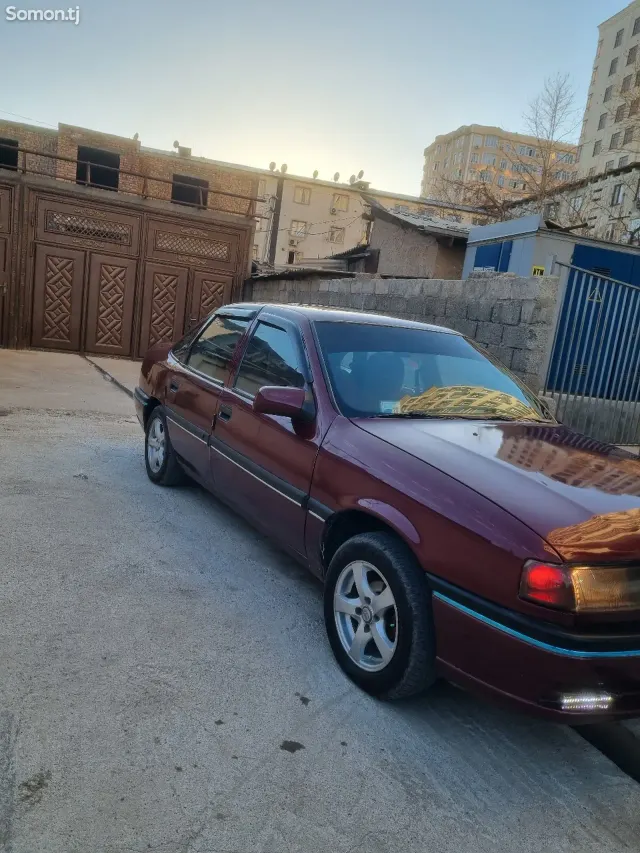 Opel Vectra A 1993 · 1.6 MT