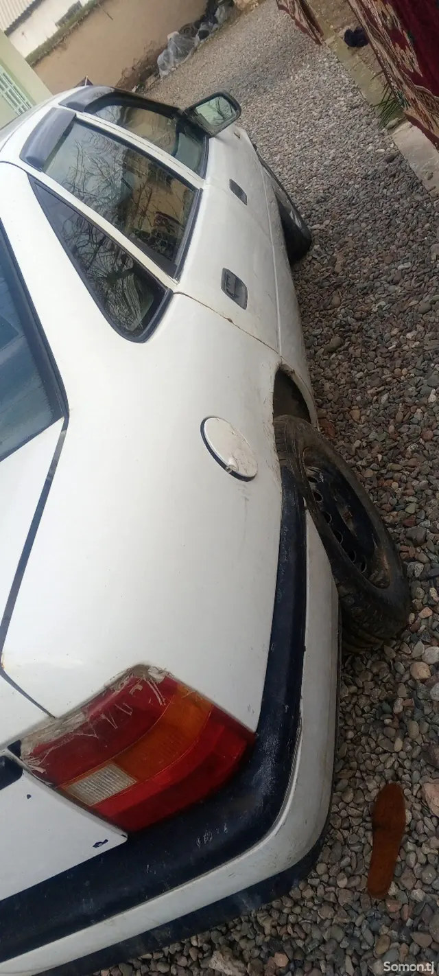 Opel Vectra A 1991 · 1.6 MT