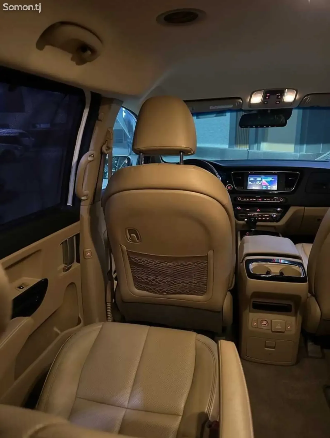 Kia Carnival 2016 · 2.0 AT